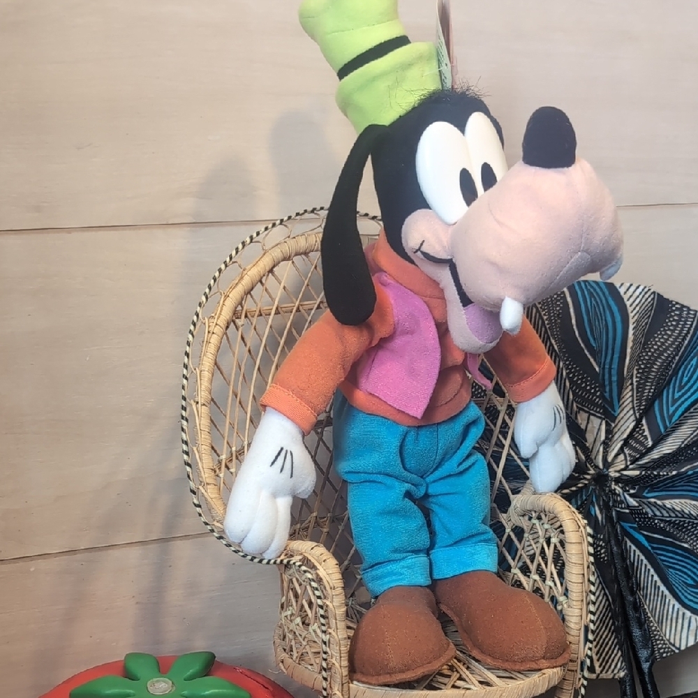 Vintage 90s Mattel Goofy Plush NWT - Original Owner - Excellent Condition